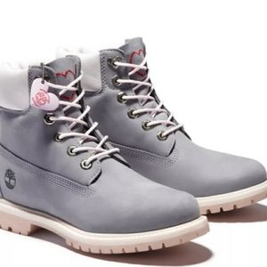 *NWT* Timberland love collection boots